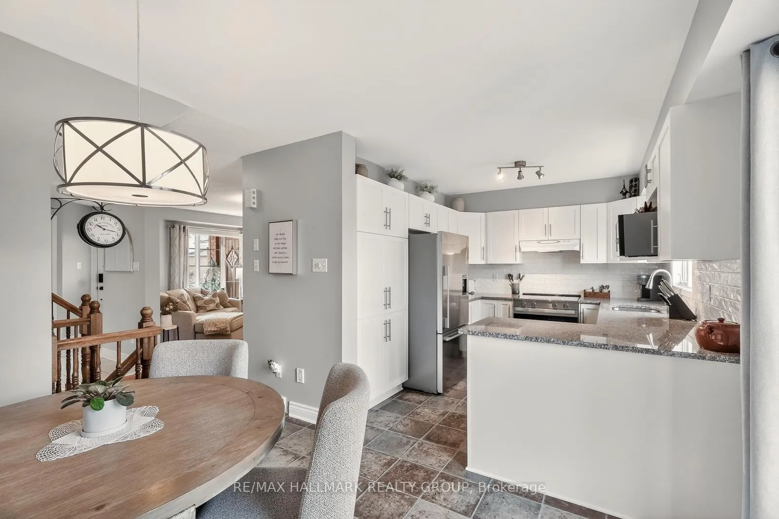 Photo 15 of 1464 Bonneville Crescent, Ottawa, Orleans/Sunridge — HOMEH