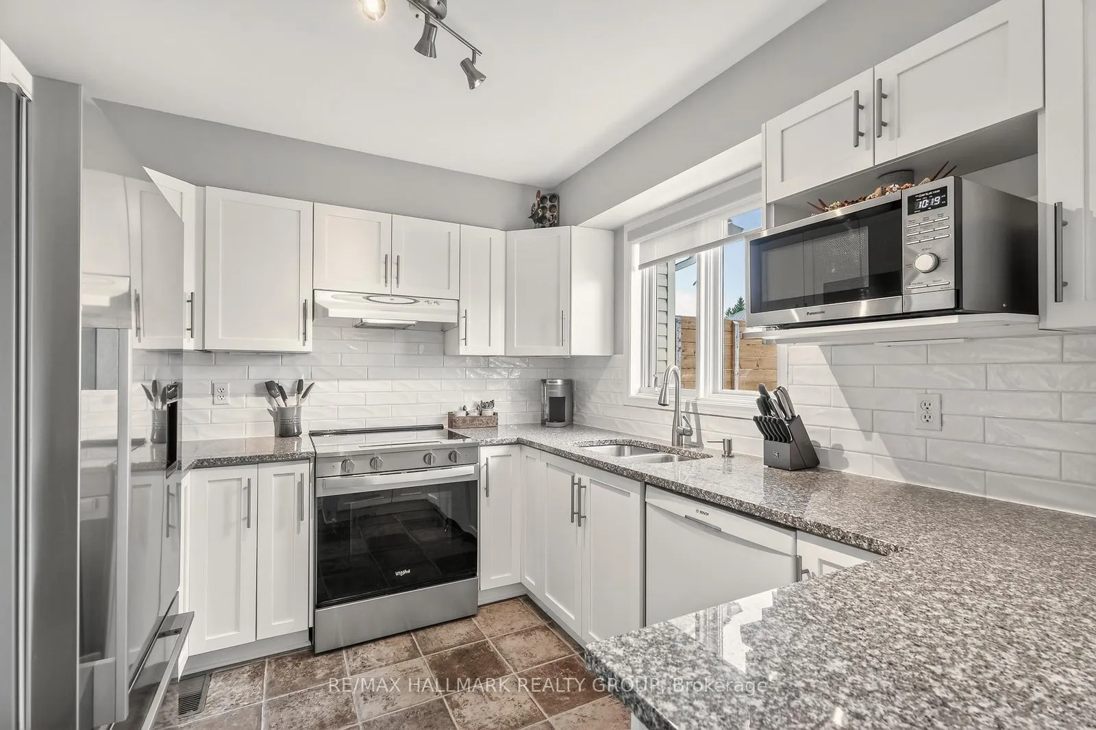 Photo 18 of 1464 Bonneville Crescent, Ottawa, Orleans/Sunridge — HOMEH