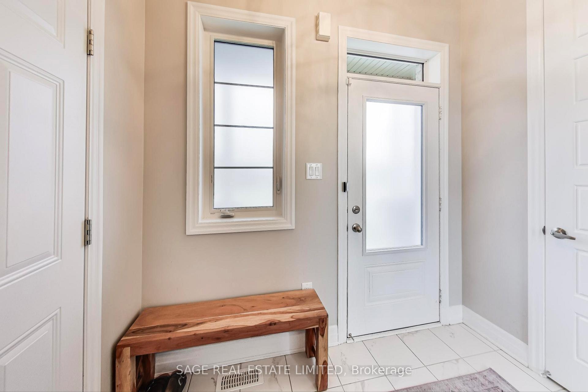 Photo 3 of 1394 Rose Way, Milton, Cobban — HOMEH