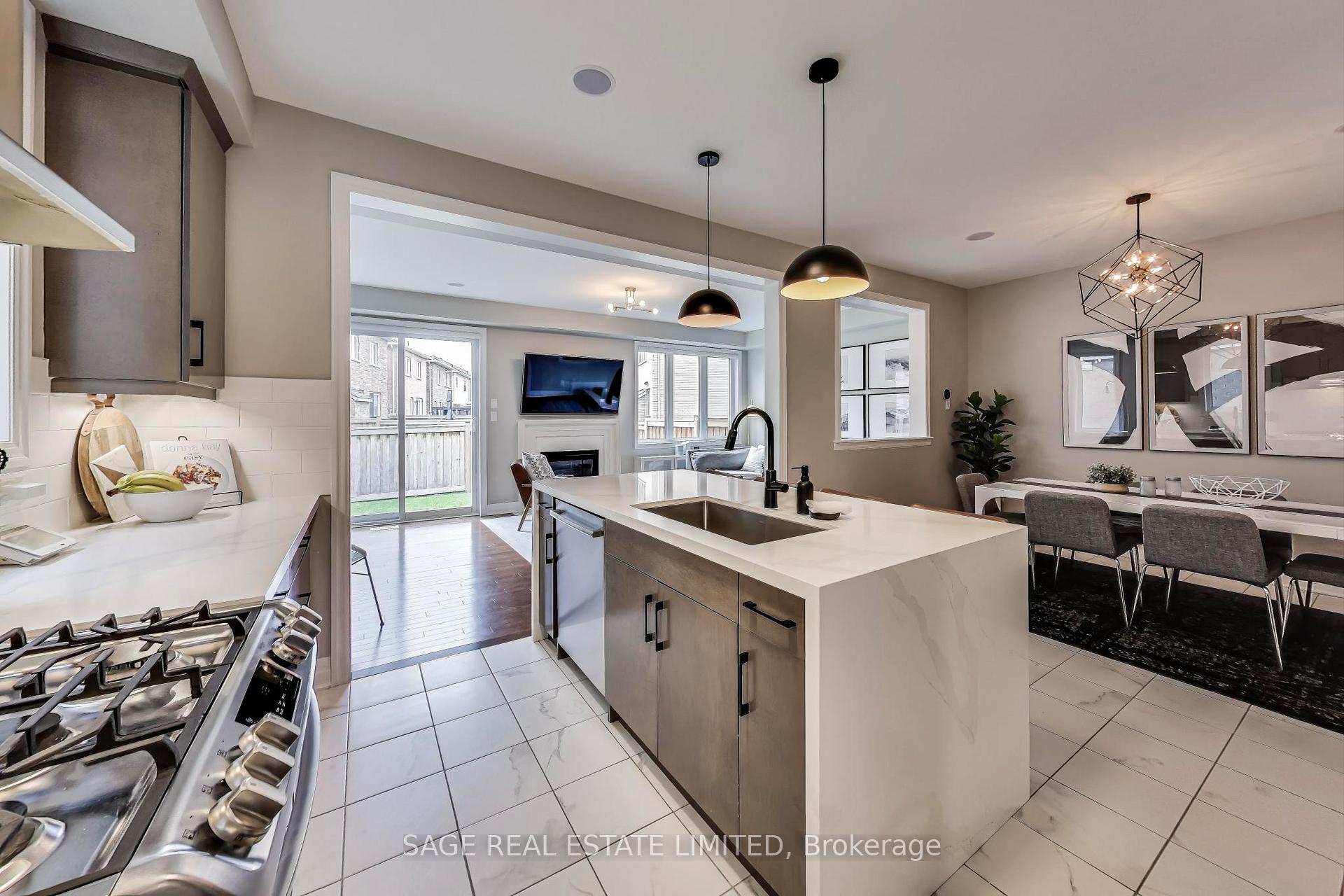 Photo 11 of 1394 Rose Way, Milton, Cobban — HOMEH