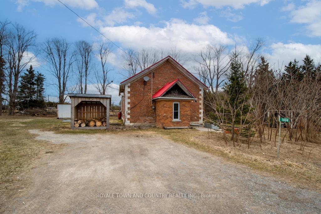 Front of 1404 Sturgeon Road