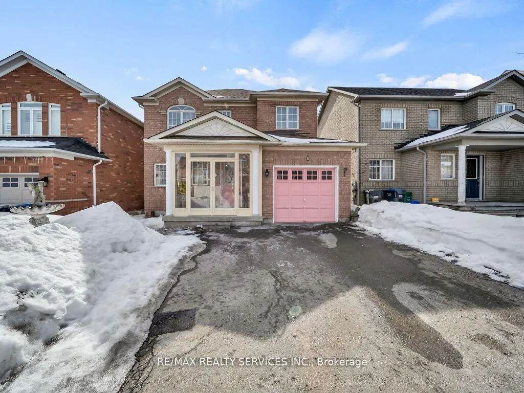 Photo 2 of 118 Queen Mary Drive, Brampton, Fletcher's Meadow — HOMEH