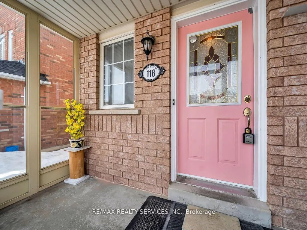 Photo 4 of 118 Queen Mary Drive, Brampton, Fletcher's Meadow — HOMEH