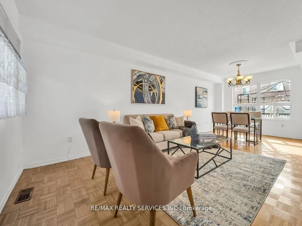 Photo 6 of 118 Queen Mary Drive, Brampton, Fletcher's Meadow — HOMEH