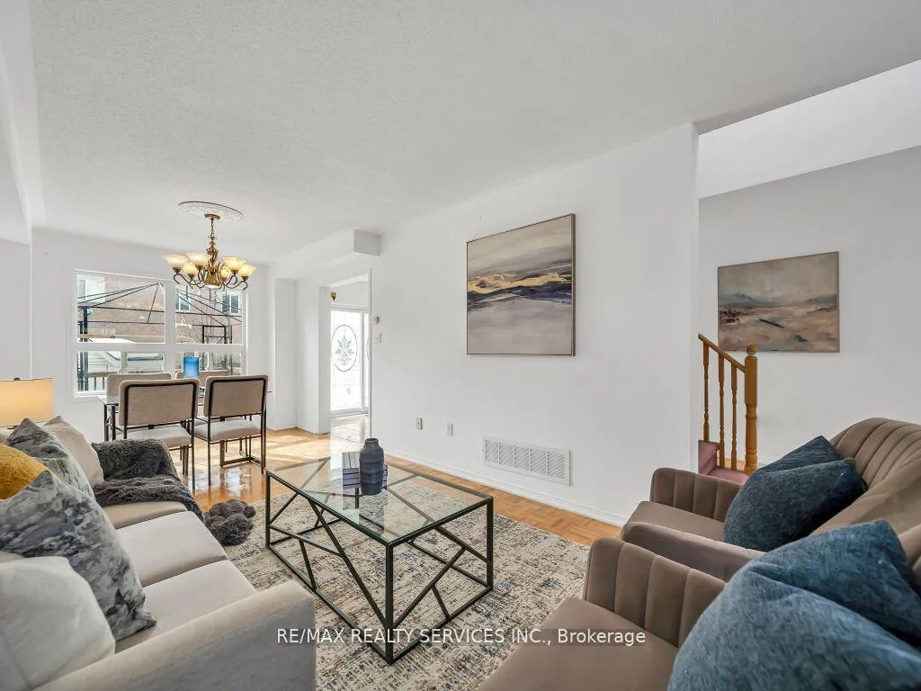 Photo 7 of 118 Queen Mary Drive, Brampton, Fletcher's Meadow — HOMEH