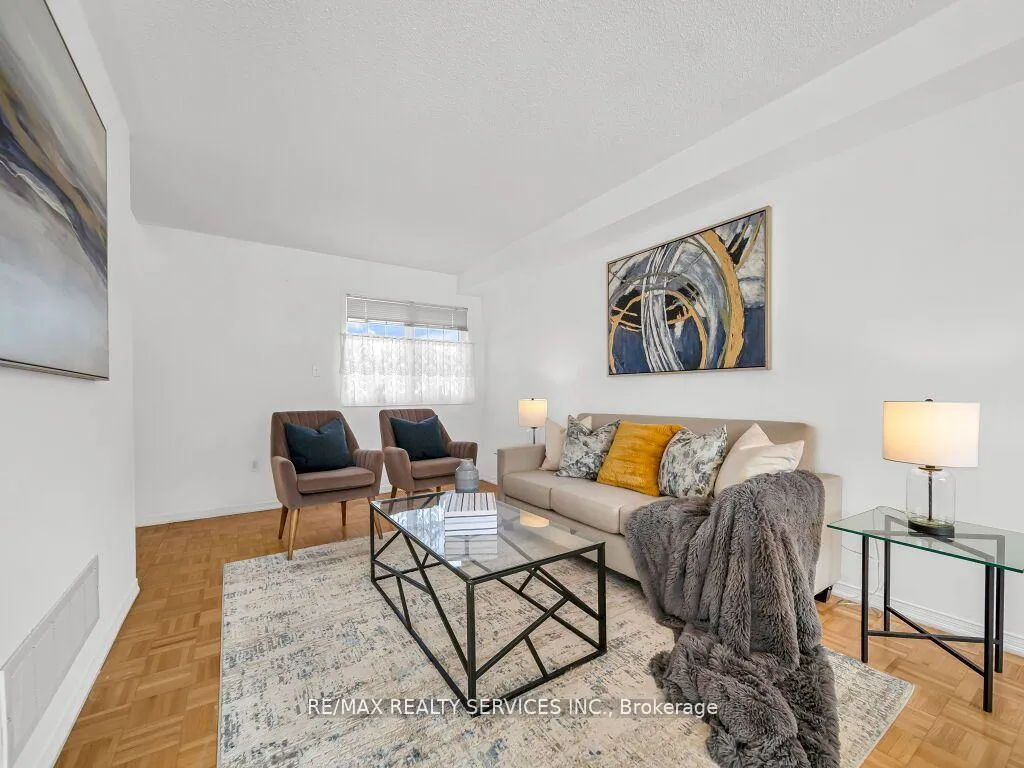 Photo 8 of 118 Queen Mary Drive, Brampton, Fletcher's Meadow — HOMEH