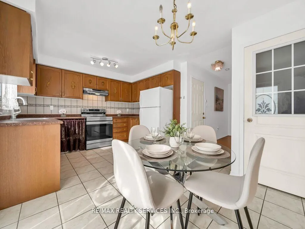 Photo 14 of 118 Queen Mary Drive, Brampton, Fletcher's Meadow — HOMEH
