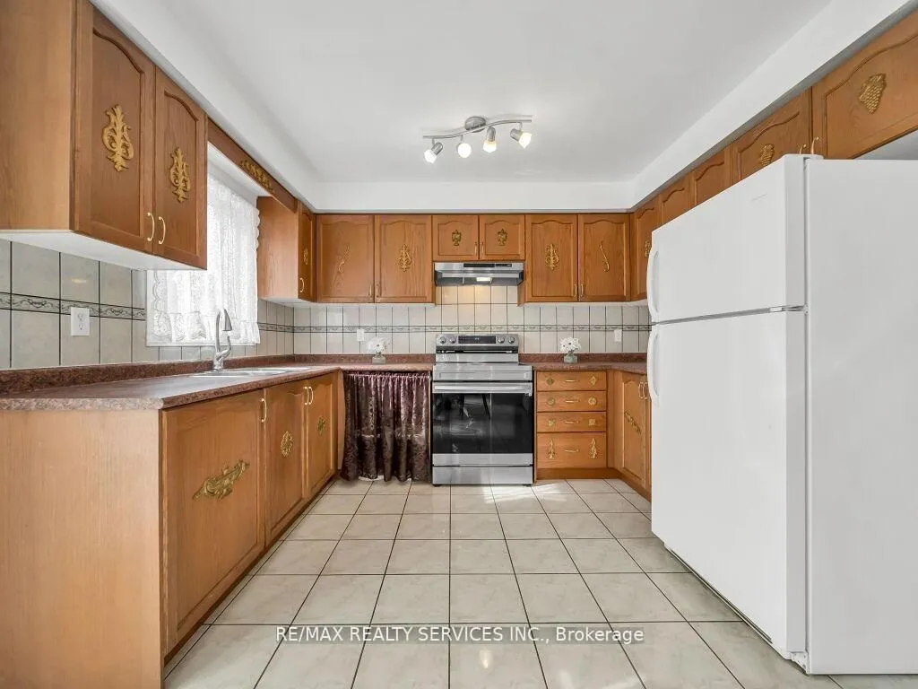 Photo 15 of 118 Queen Mary Drive, Brampton, Fletcher's Meadow — HOMEH