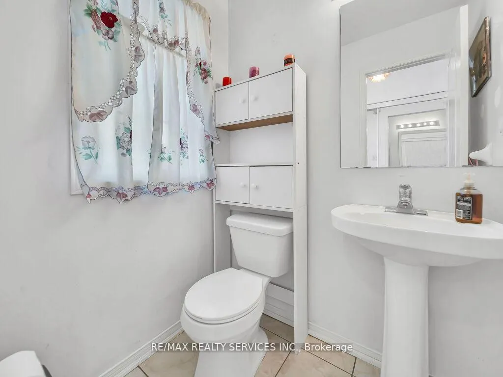Photo 16 of 118 Queen Mary Drive, Brampton, Fletcher's Meadow — HOMEH