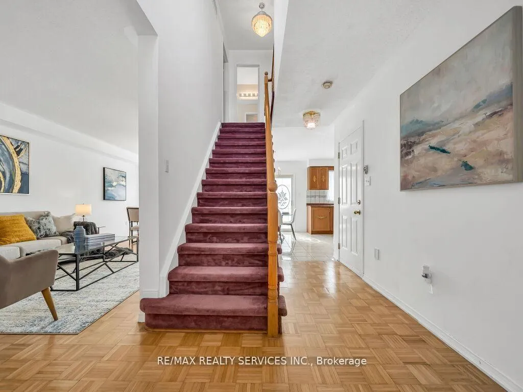 Photo 17 of 118 Queen Mary Drive, Brampton, Fletcher's Meadow — HOMEH