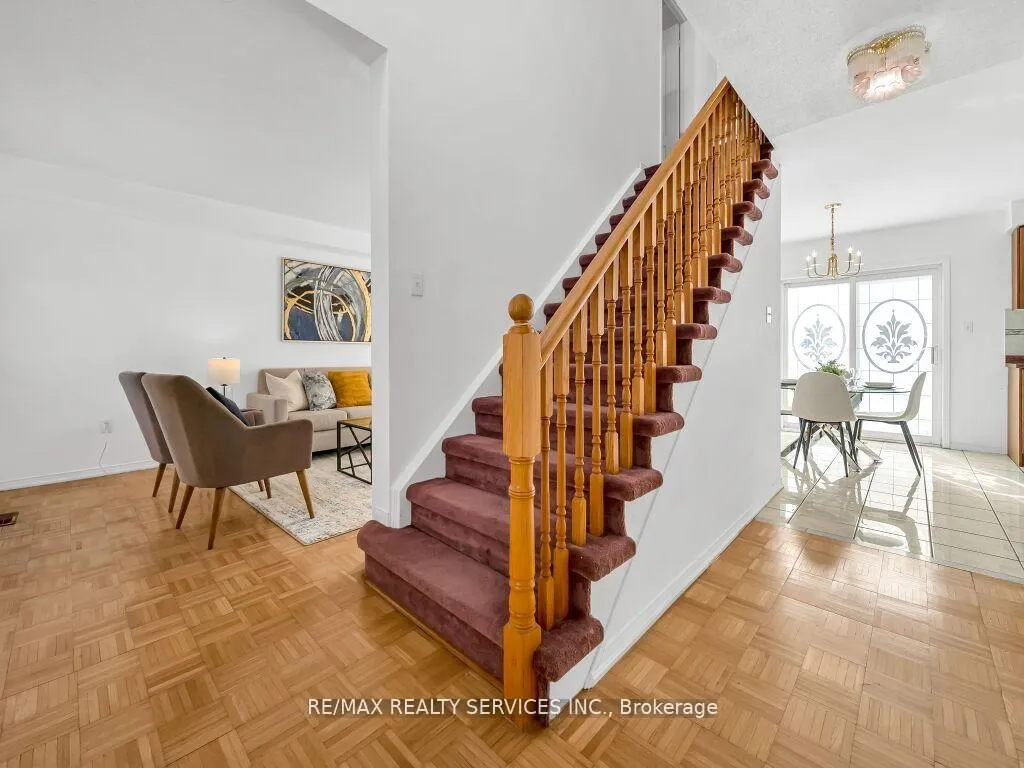 Photo 18 of 118 Queen Mary Drive, Brampton, Fletcher's Meadow — HOMEH