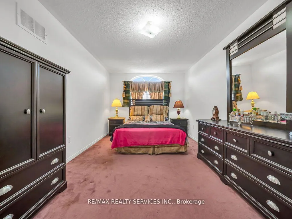 Photo 20 of 118 Queen Mary Drive, Brampton, Fletcher's Meadow — HOMEH