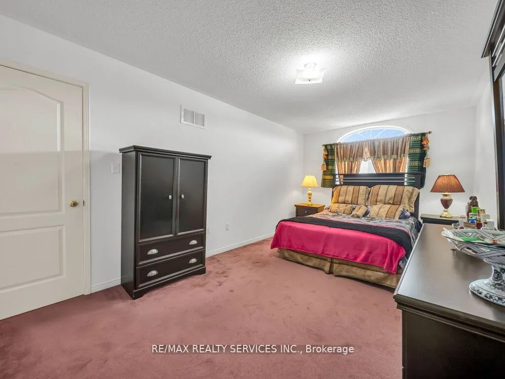 Photo 21 of 118 Queen Mary Drive, Brampton, Fletcher's Meadow — HOMEH