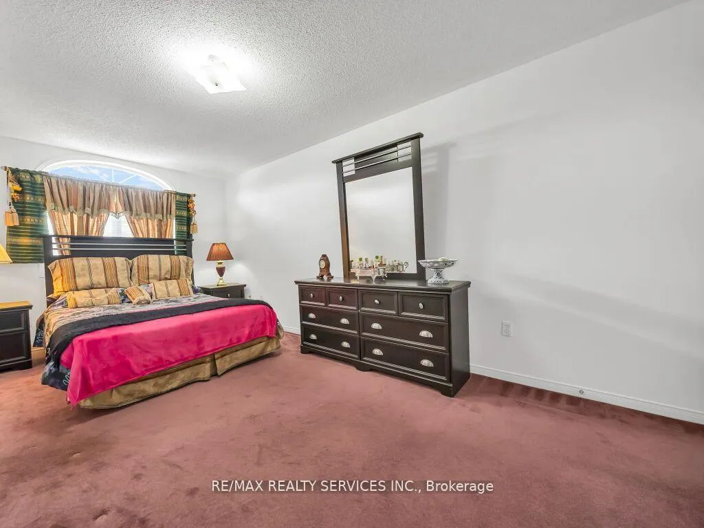 Photo 22 of 118 Queen Mary Drive, Brampton, Fletcher's Meadow — HOMEH
