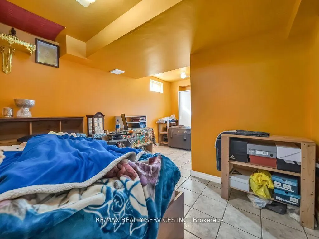 Photo 34 of 118 Queen Mary Drive, Brampton, Fletcher's Meadow — HOMEH