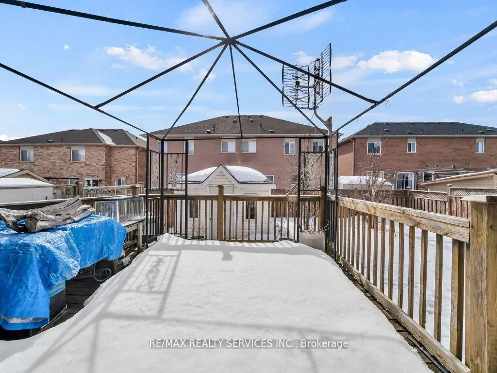 Photo 36 of 118 Queen Mary Drive, Brampton, Fletcher's Meadow — HOMEH