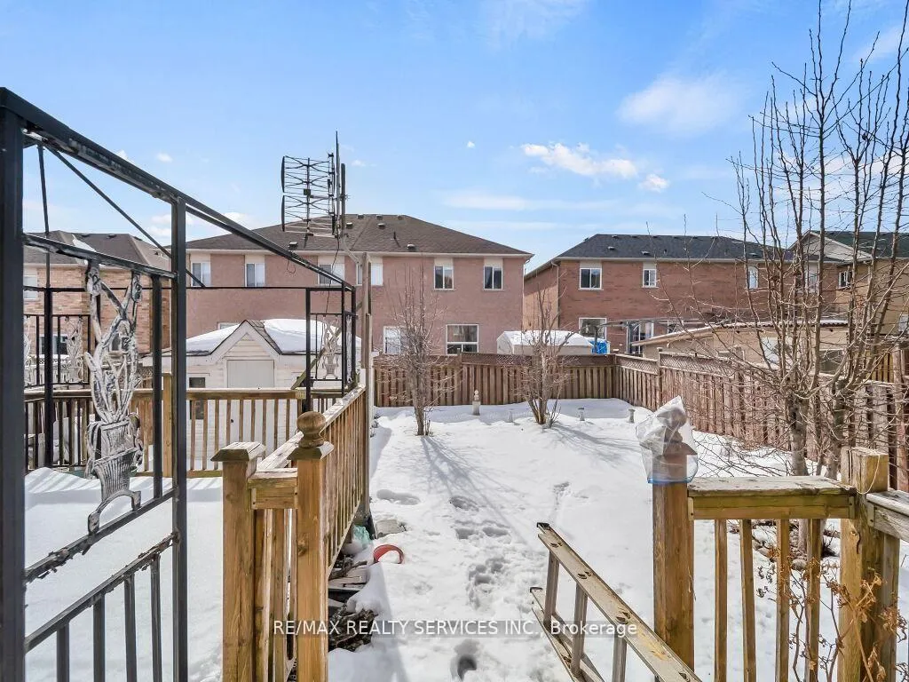 Photo 37 of 118 Queen Mary Drive, Brampton, Fletcher's Meadow — HOMEH