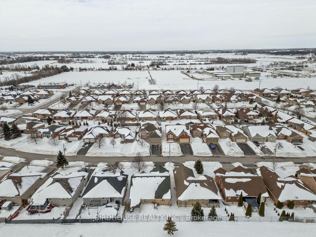 Photo 37 of 14 Dormer Road, Kawartha Lakes, Lindsay — HOMEH