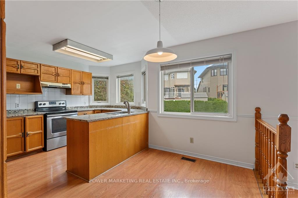 Photo 10 of 62 Saddlehorn Crescent, Ottawa, Kanata - Bridlewood — HOMEH