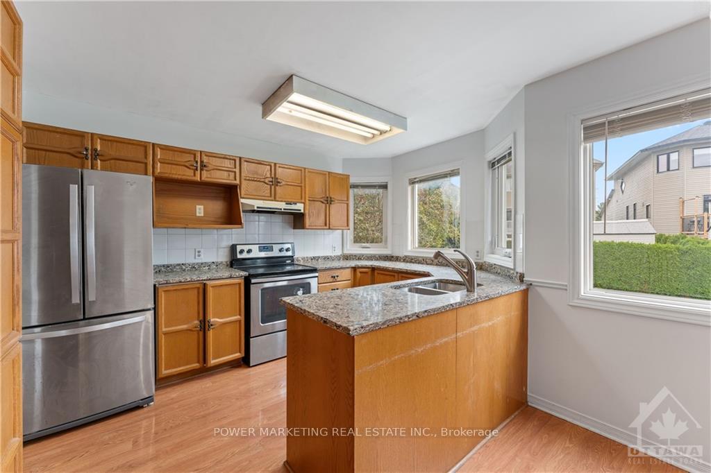 Photo 11 of 62 Saddlehorn Crescent, Ottawa, Kanata - Bridlewood — HOMEH