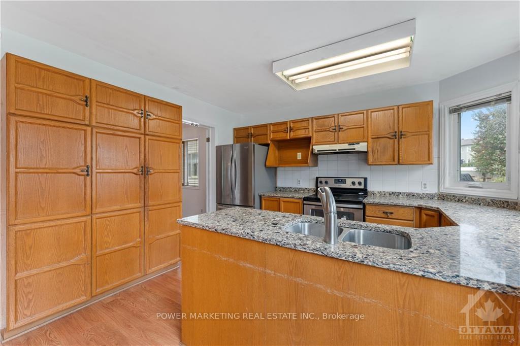 Photo 12 of 62 Saddlehorn Crescent, Ottawa, Kanata - Bridlewood — HOMEH
