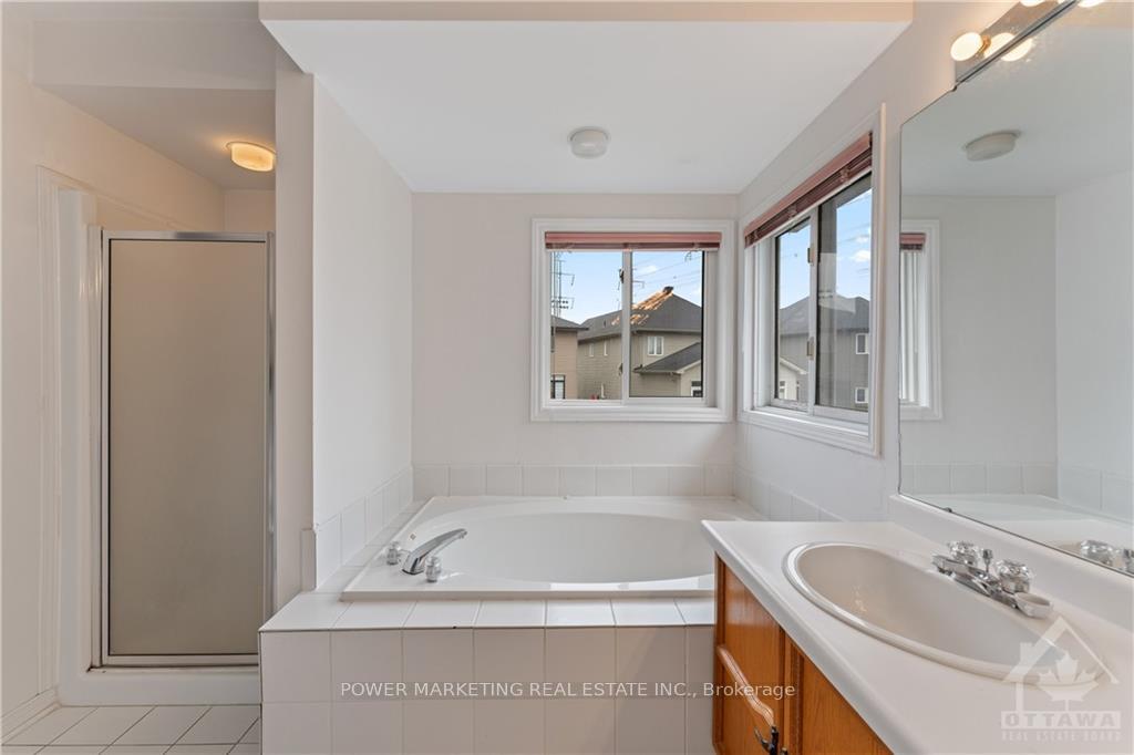 Photo 15 of 62 Saddlehorn Crescent, Ottawa, Kanata - Bridlewood — HOMEH