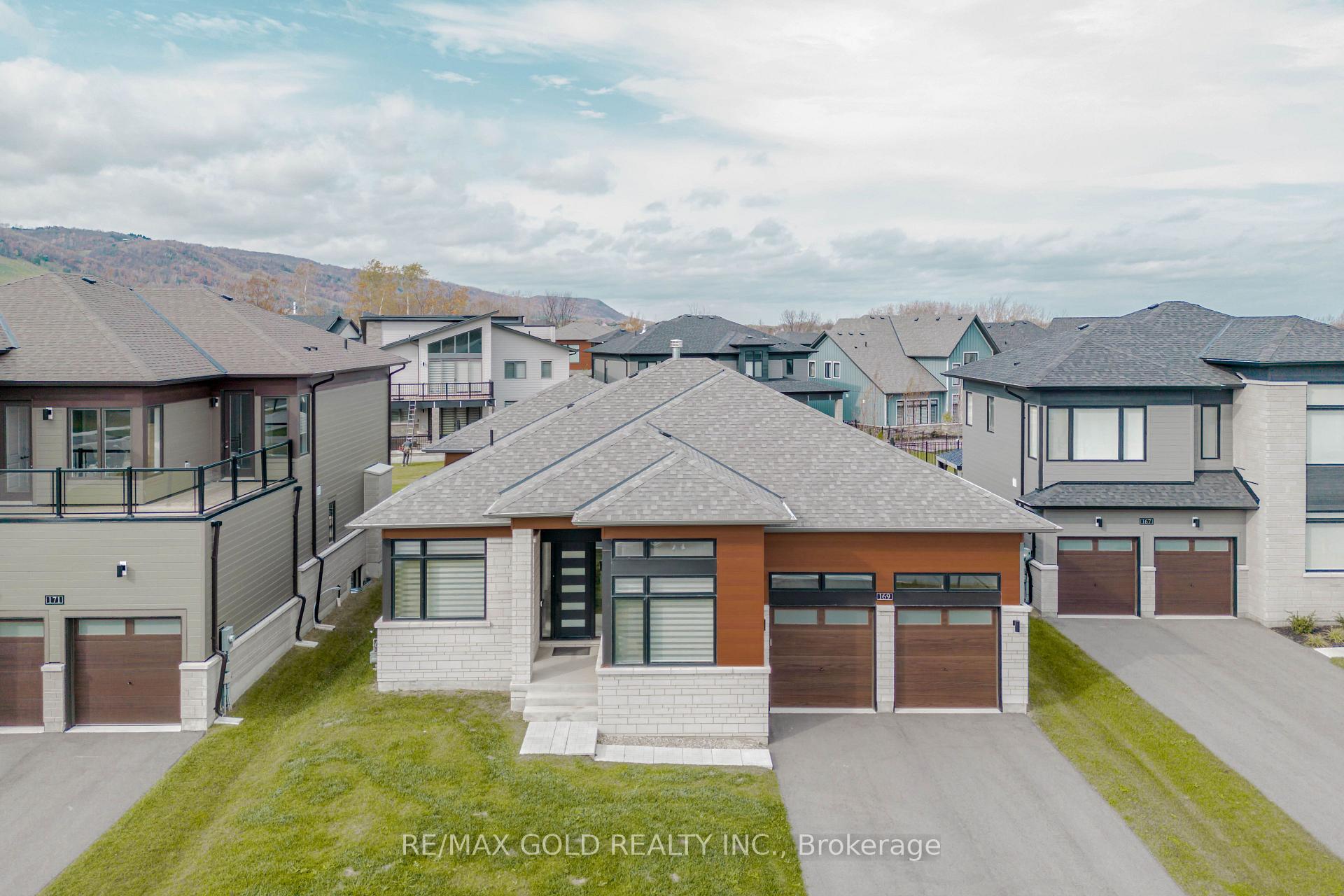 Photo 1 of 169 Springside Crescent, Blue Mountains — HOMEH