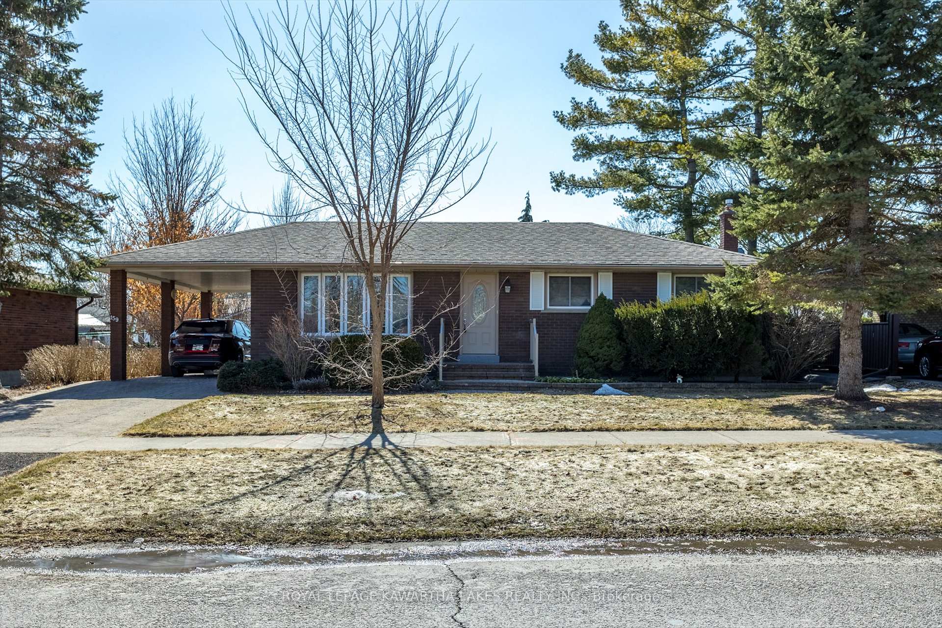 Photo 1 of 159 Adelaide Street N, Kawartha Lakes, Lindsay — HOMEH