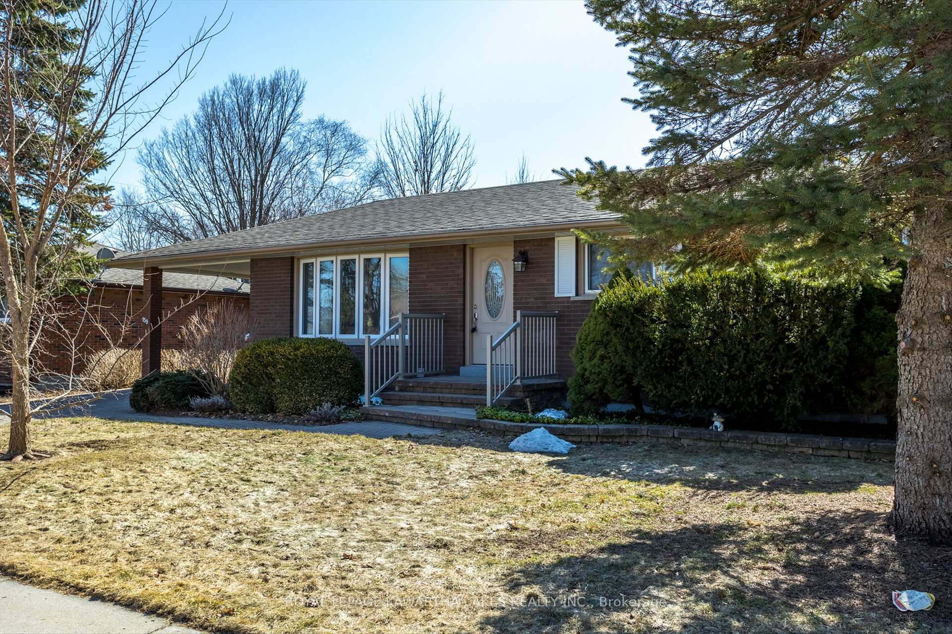 Photo 2 of 159 Adelaide Street N, Kawartha Lakes, Lindsay — HOMEH