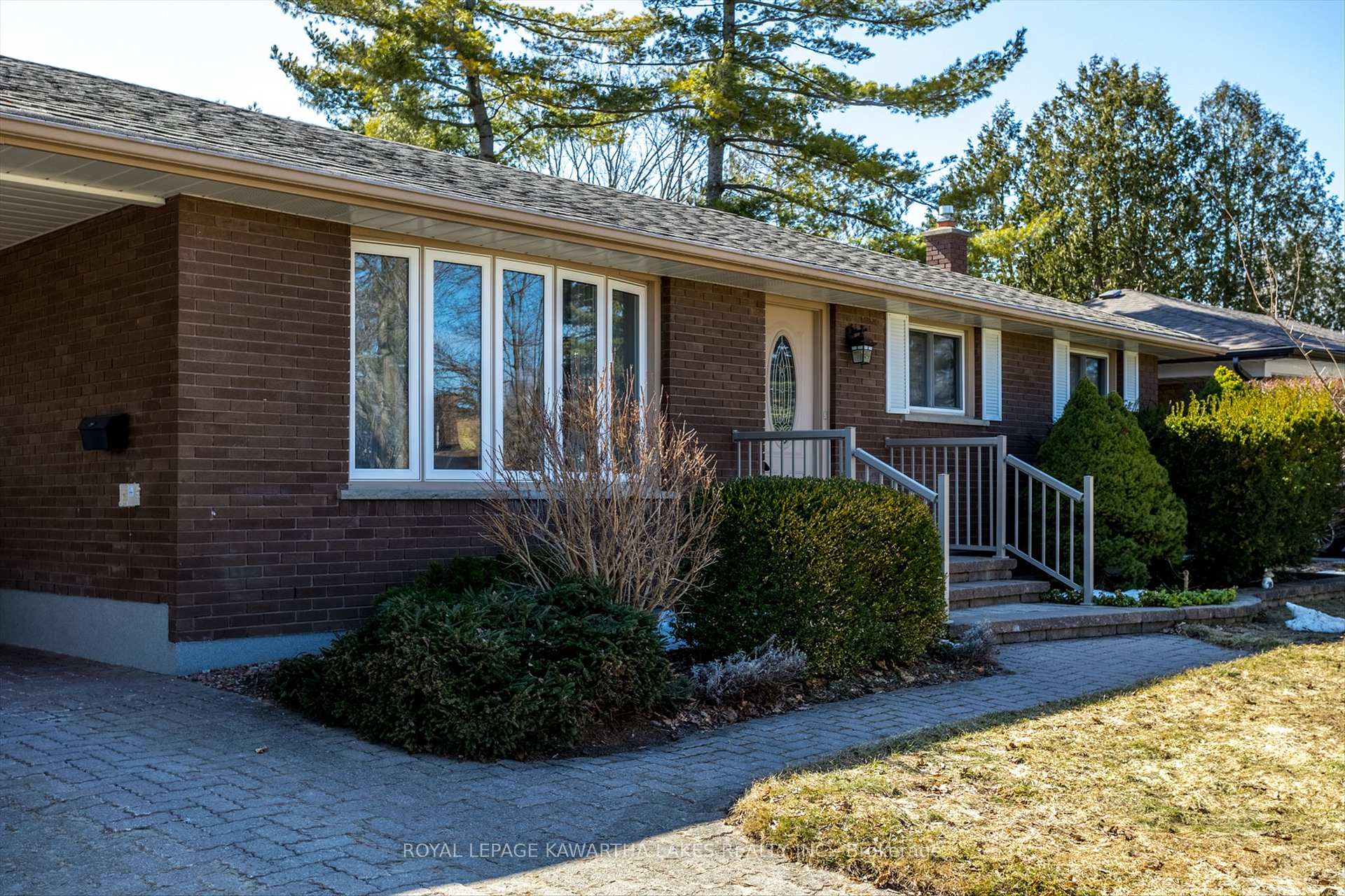 Photo 3 of 159 Adelaide Street N, Kawartha Lakes, Lindsay — HOMEH