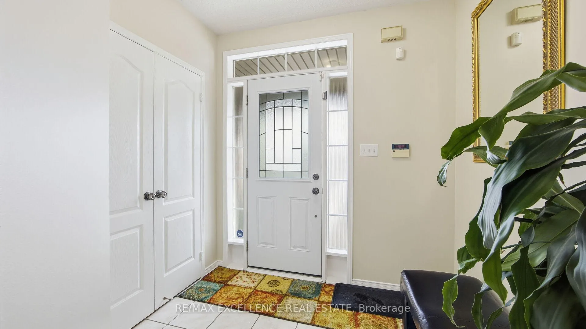 Photo 4 of 59 Linderwood Drive, Brampton, Fletcher's Meadow — HOMEH