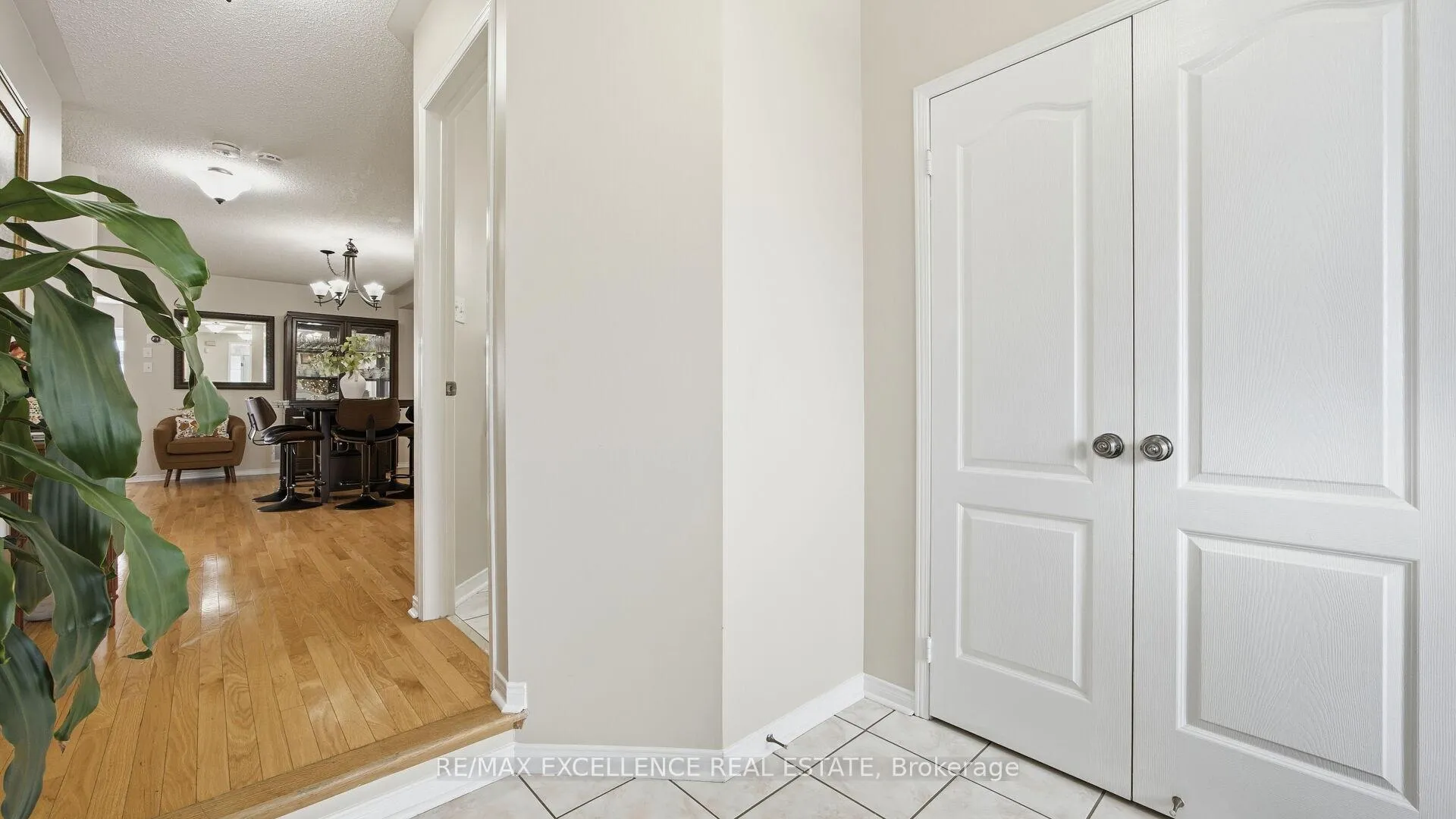 Photo 5 of 59 Linderwood Drive, Brampton, Fletcher's Meadow — HOMEH