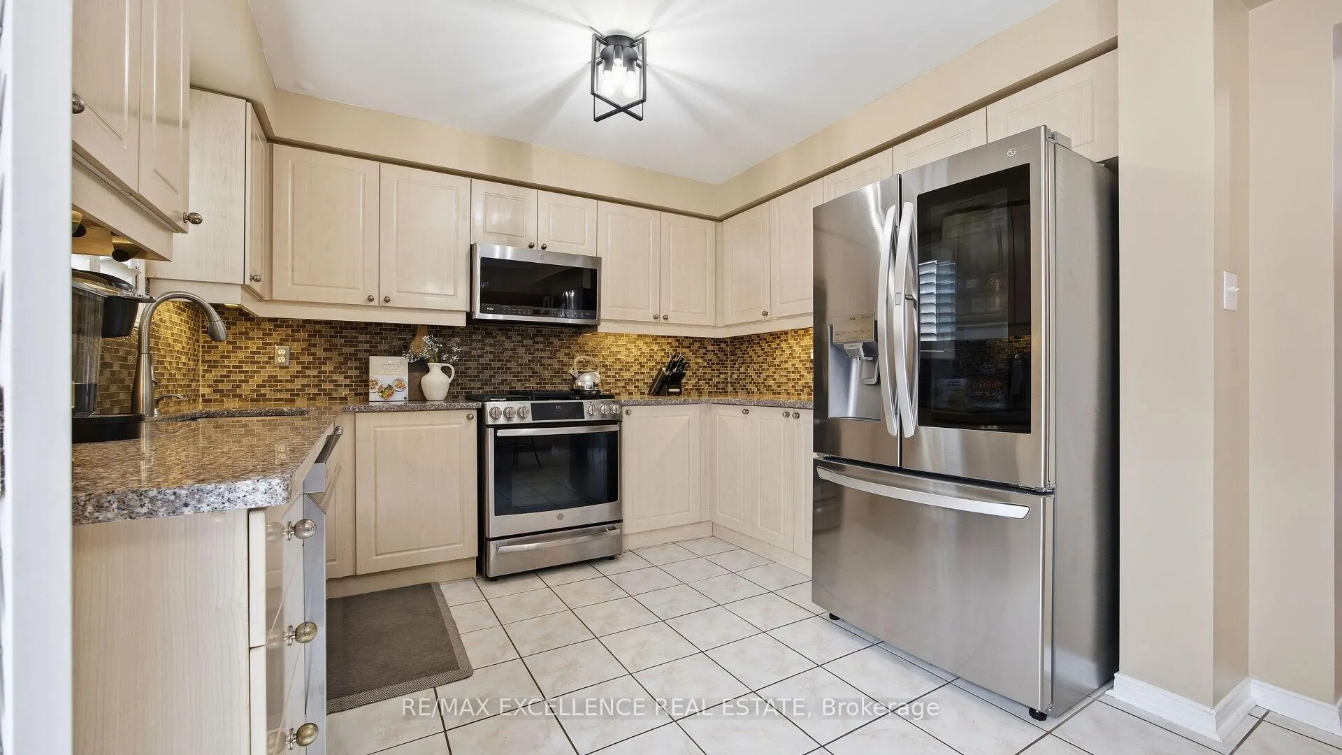 Photo 16 of 59 Linderwood Drive, Brampton, Fletcher's Meadow — HOMEH