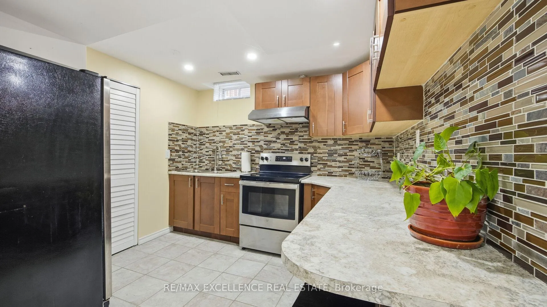 Photo 37 of 59 Linderwood Drive, Brampton, Fletcher's Meadow — HOMEH