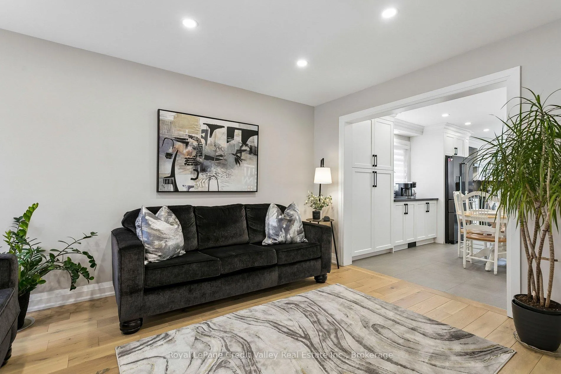 Photo 4 of 84 Valonia Drive, Brampton, Brampton North — HOMEH