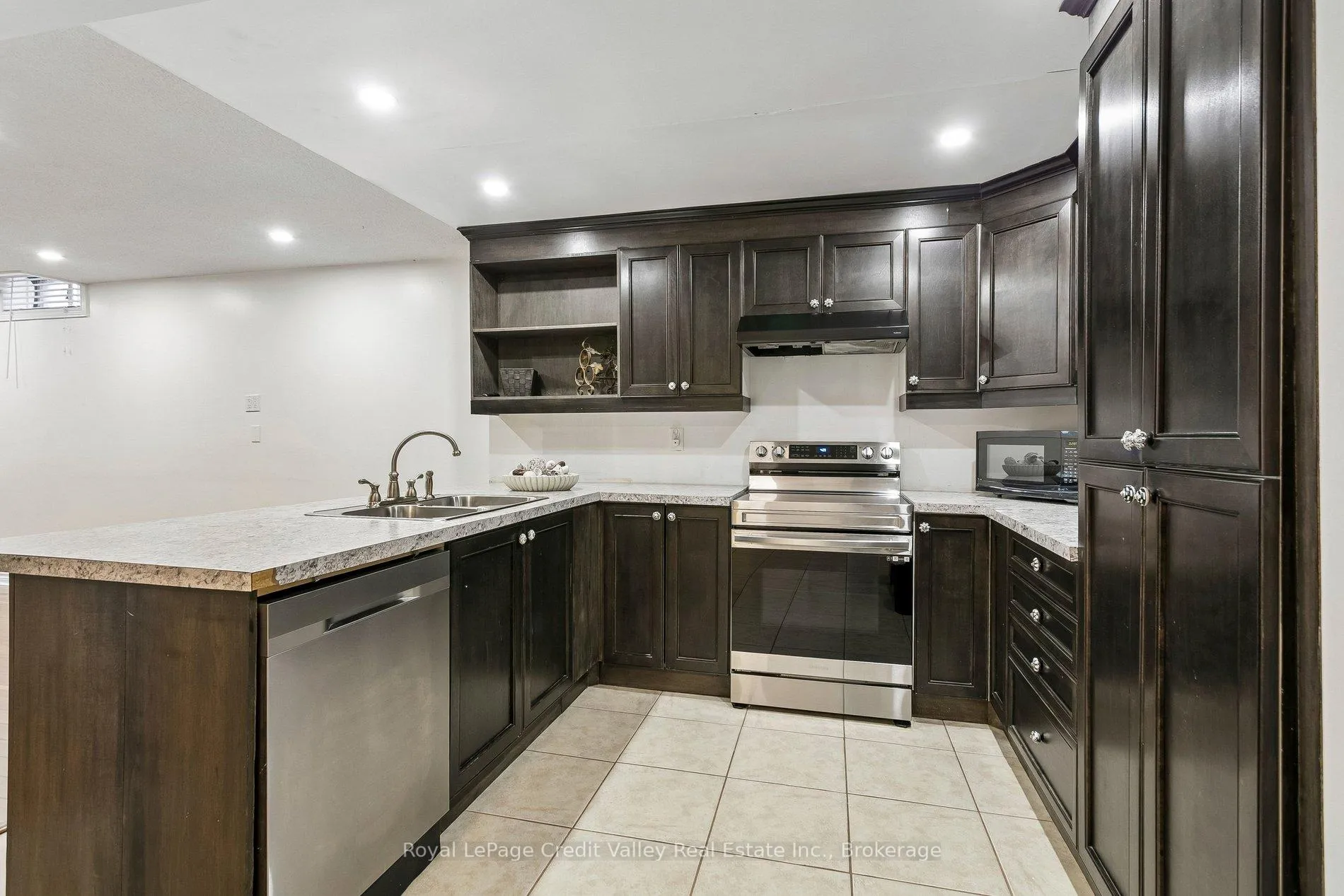 Photo 37 of 84 Valonia Drive, Brampton, Brampton North — HOMEH