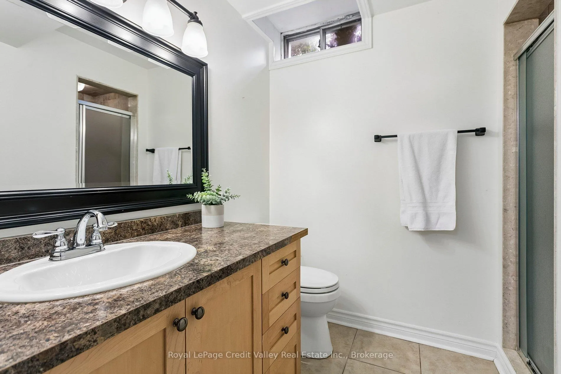 Photo 40 of 84 Valonia Drive, Brampton, Brampton North — HOMEH