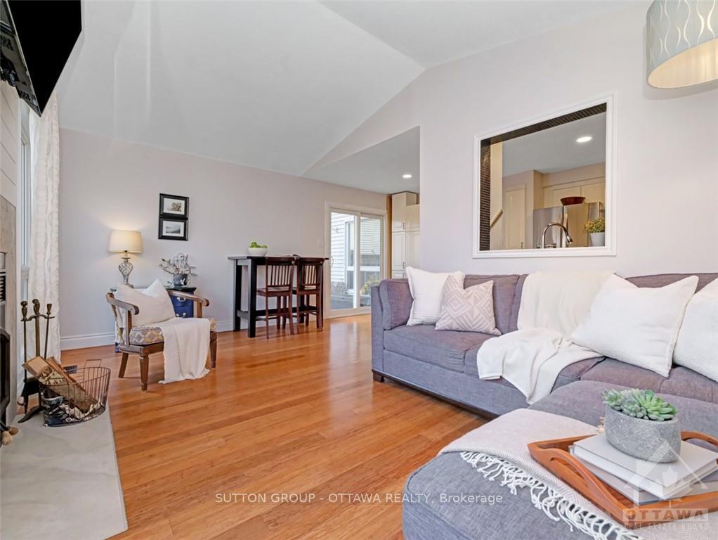 Photo 4 of 53 Saddlehorn Crescent, Ottawa, Kanata - Bridlewood — HOMEH
