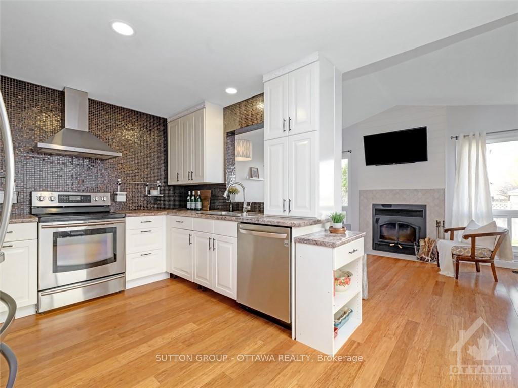 Photo 10 of 53 Saddlehorn Crescent, Ottawa, Kanata - Bridlewood — HOMEH