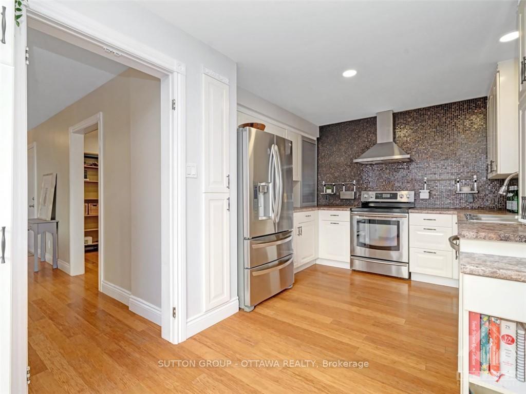 Photo 11 of 53 Saddlehorn Crescent, Ottawa, Kanata - Bridlewood — HOMEH