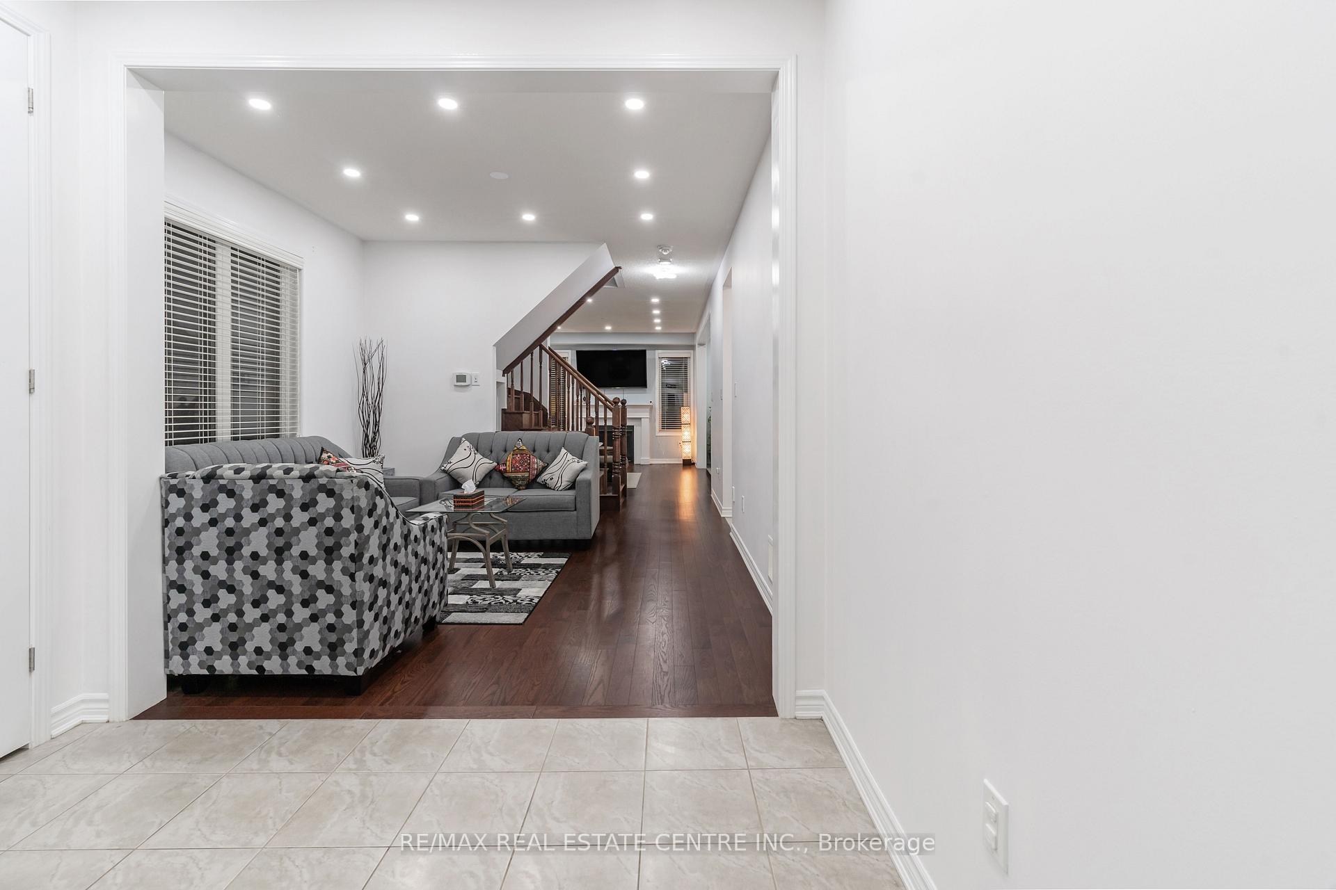 Photo 8 of 1516 Farmstead Drive, Milton, Ford — HOMEH