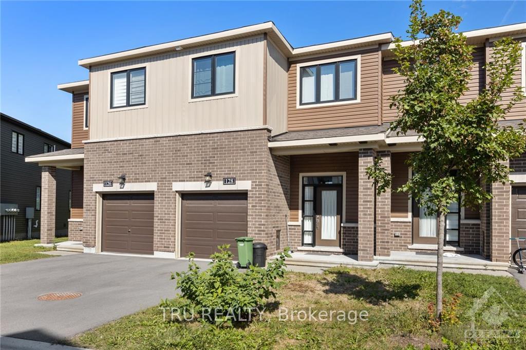 Photo 1 of 128 Attwell, Ottawa, Kanata - Morgan's Grant/South March — HOMEH