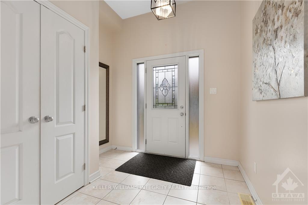 Photo 3 of 914 Whiteford Way, Ottawa, Kanata - Emerald Meadows/Trailwest — HOMEH