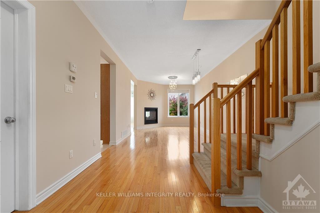 Photo 6 of 914 Whiteford Way, Ottawa, Kanata - Emerald Meadows/Trailwest — HOMEH