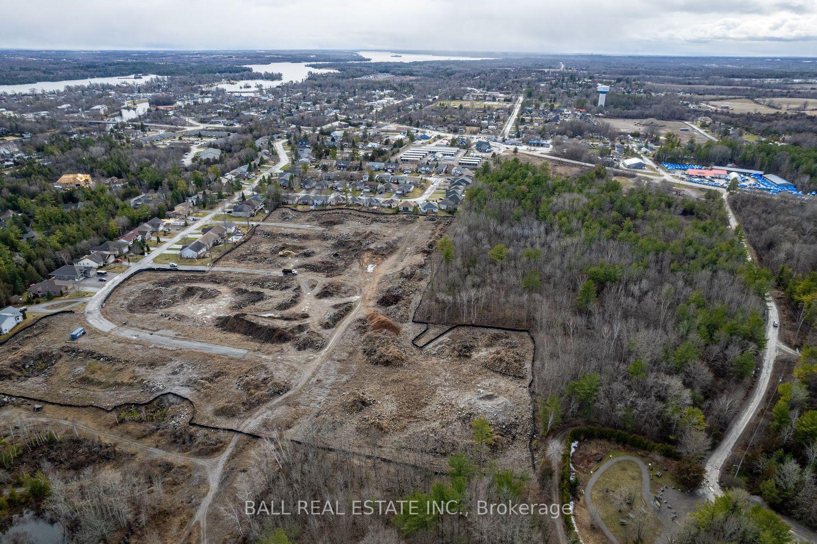 Photo 8 of 42 Hemlock Crescent, Kawartha Lakes, Bobcaygeon — HOMEH