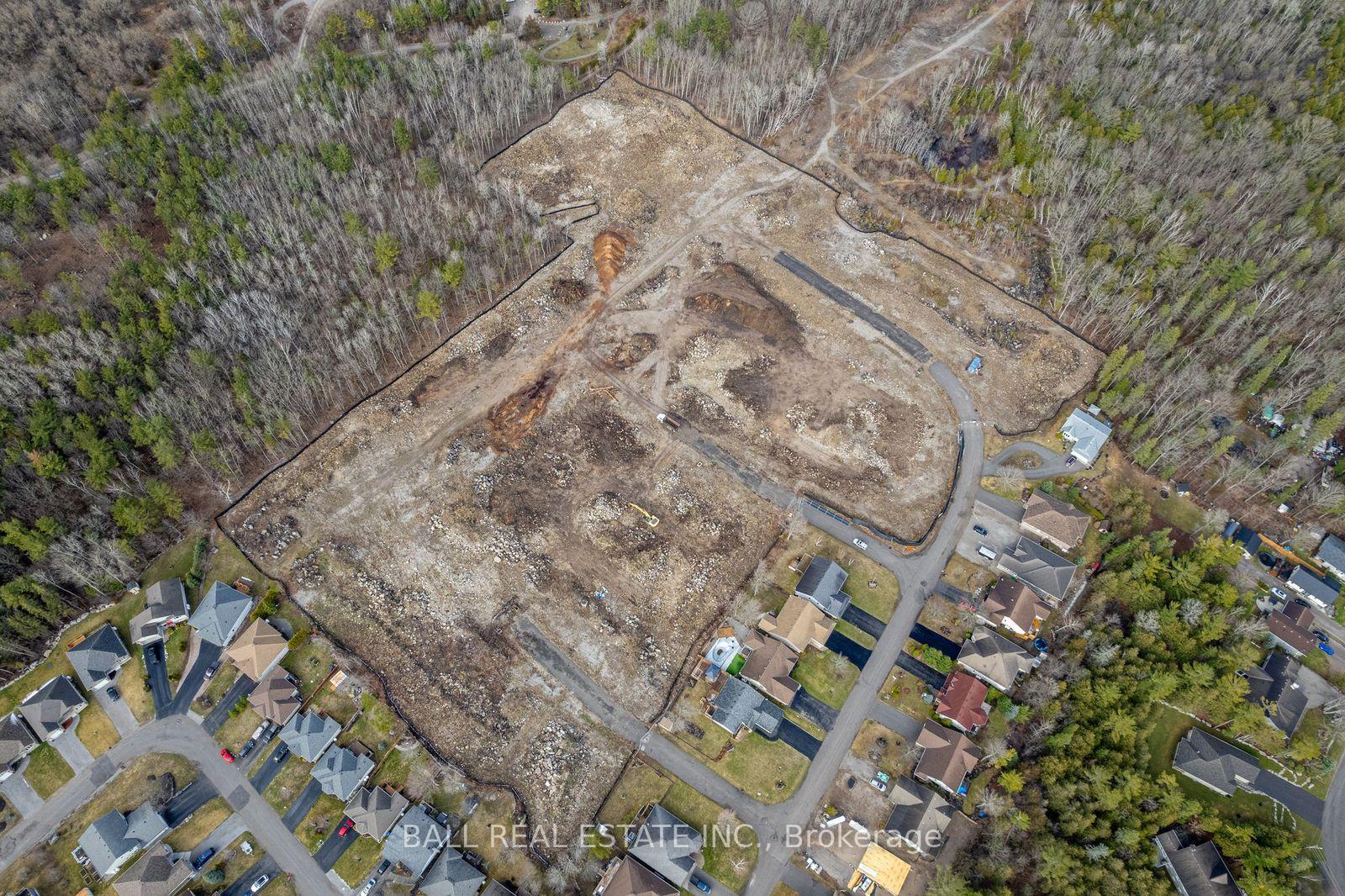Photo 9 of 42 Hemlock Crescent, Kawartha Lakes, Bobcaygeon — HOMEH