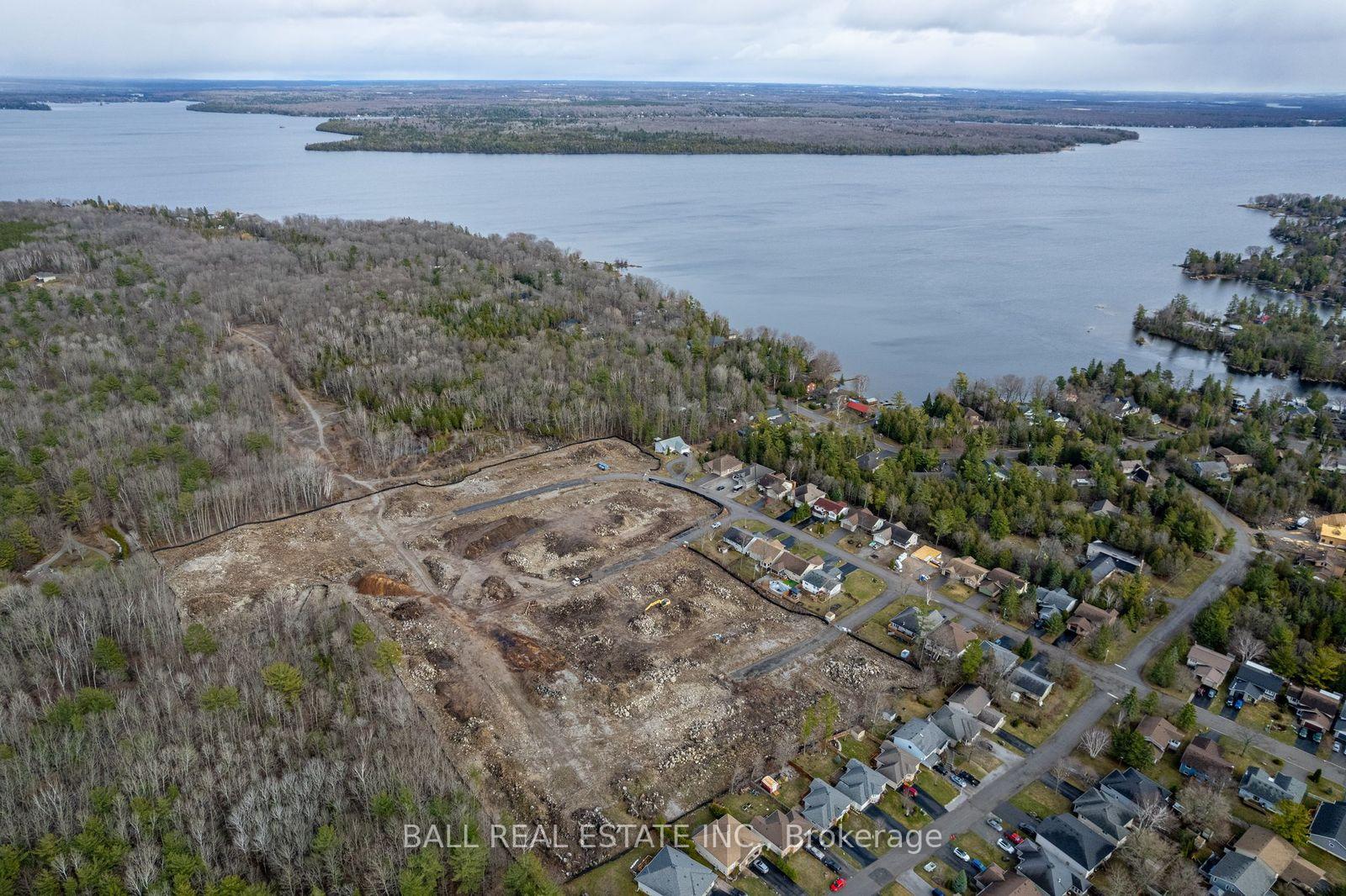 Photo 12 of 42 Hemlock Crescent, Kawartha Lakes, Bobcaygeon — HOMEH