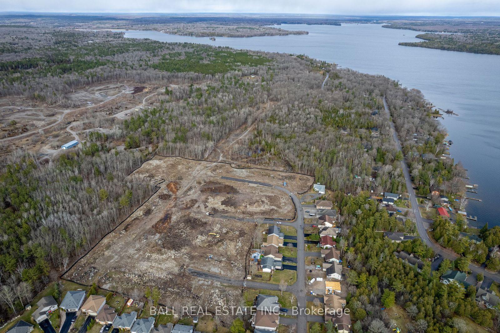 Photo 15 of 42 Hemlock Crescent, Kawartha Lakes, Bobcaygeon — HOMEH