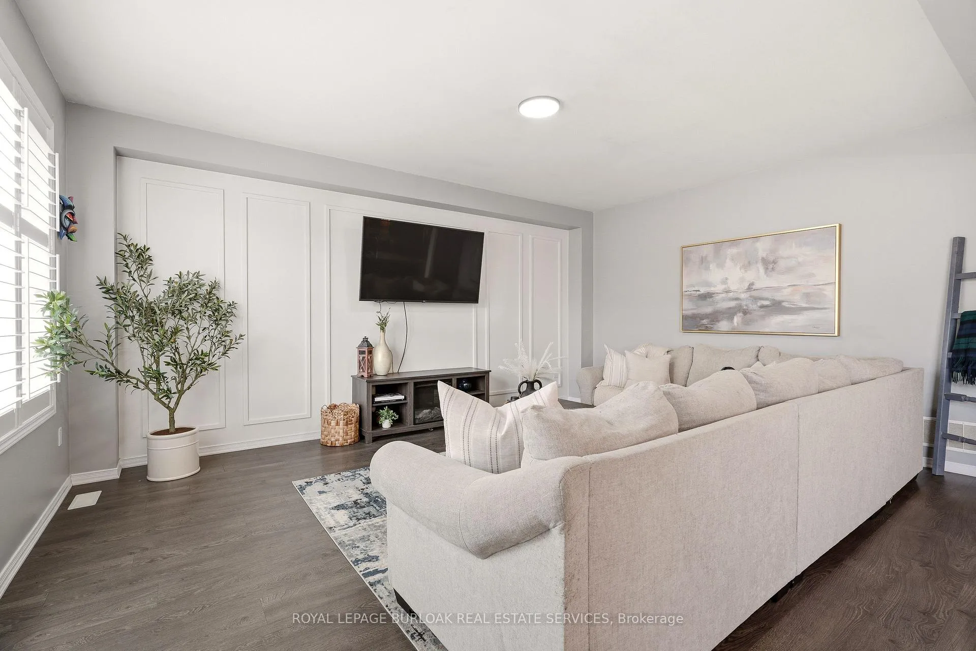 Photo 12 of 105 Larry Crescent, Haldimand — HOMEH