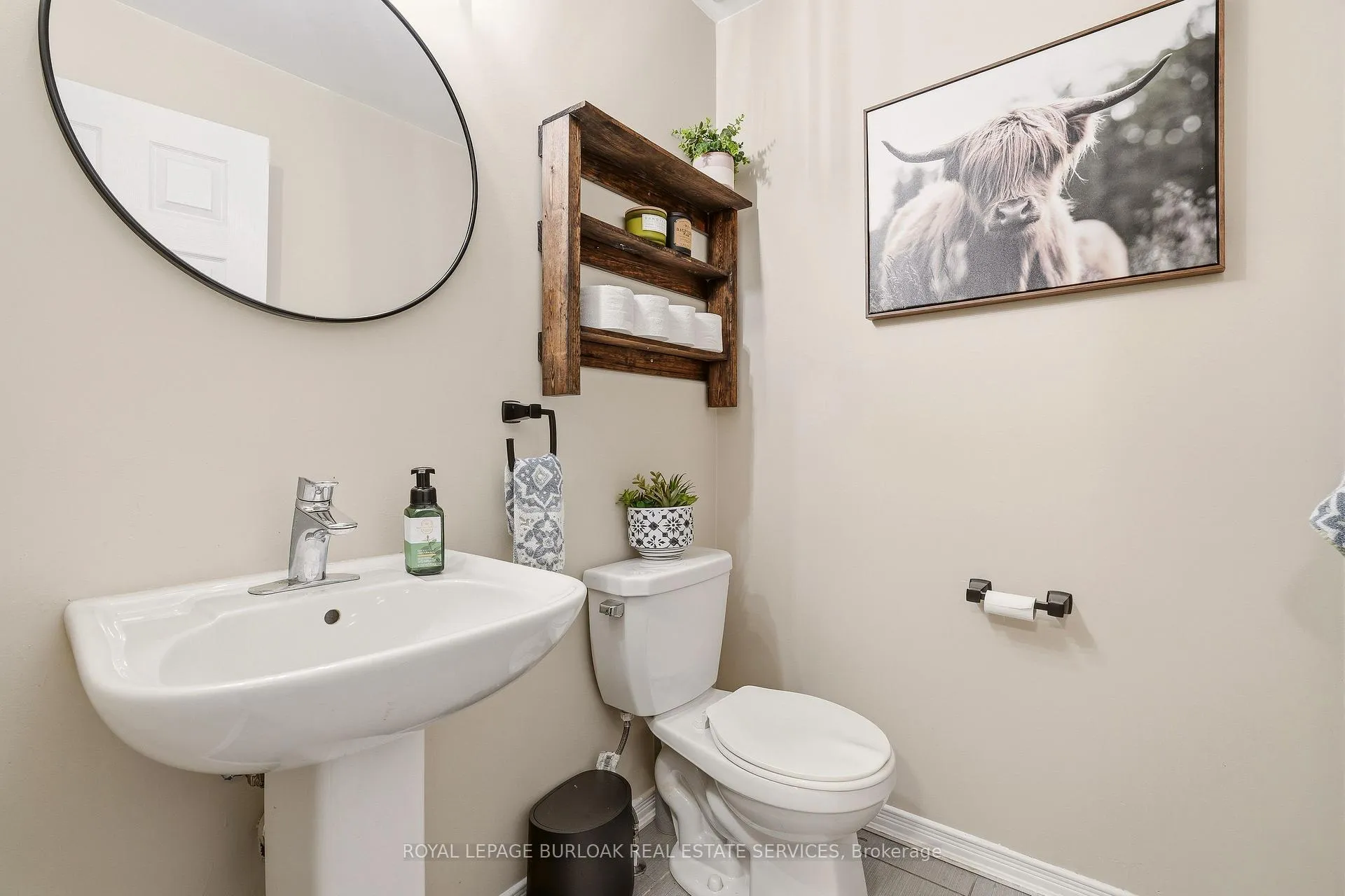 Photo 17 of 105 Larry Crescent, Haldimand — HOMEH